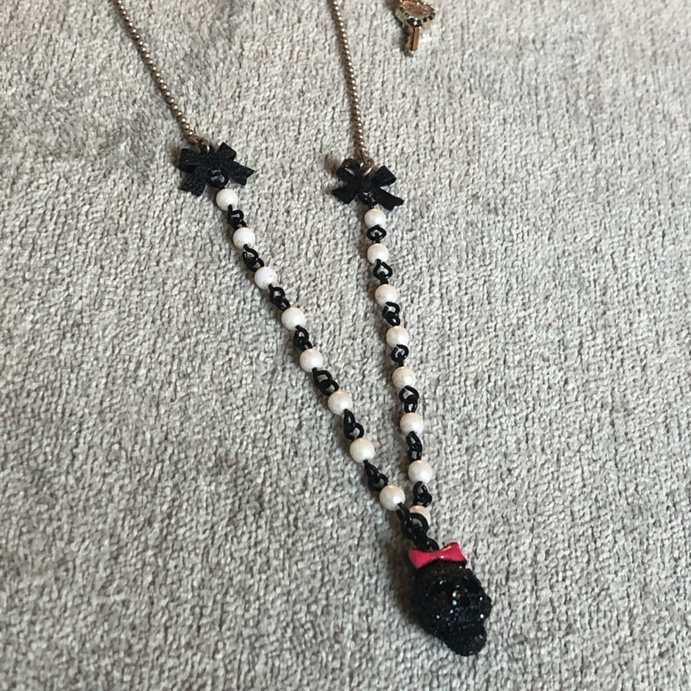 Betsey Johnson Small Skull/Pearl Necklace